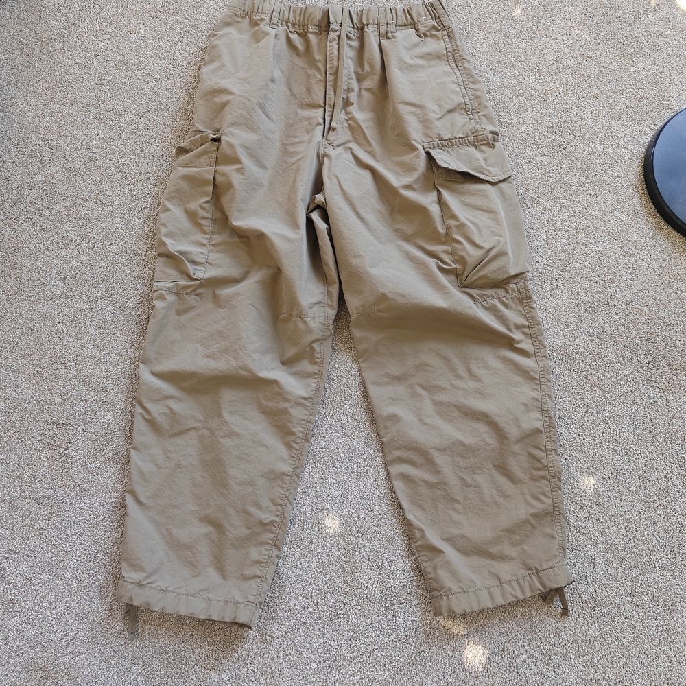 Uniqlo Women's Straight Leg Cargo Pants in Tan